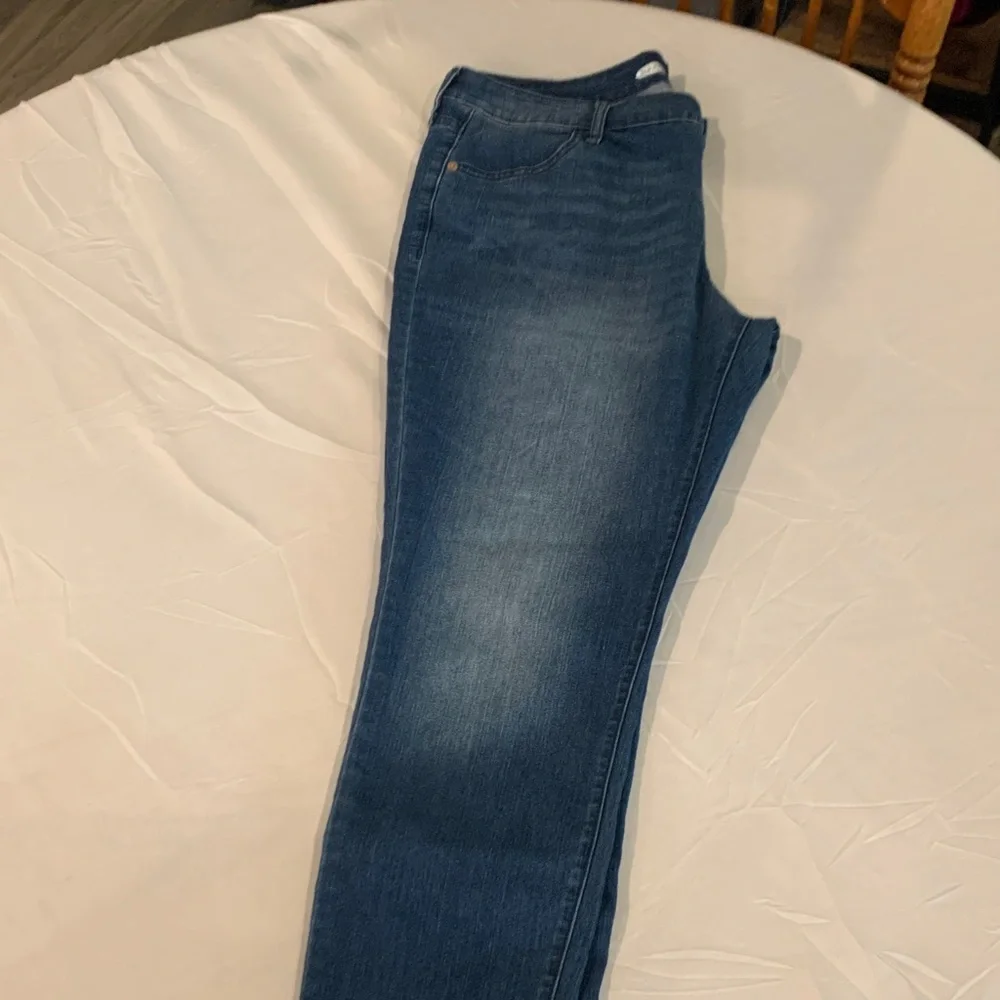 Old Navy Women's Skinny Jeans in Deep Indigo - Picture 6 of 8